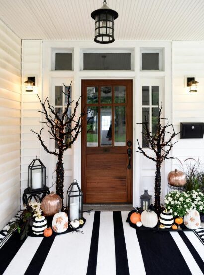 10 Insanely Easy Front Door Decorations to DIY for Halloween
