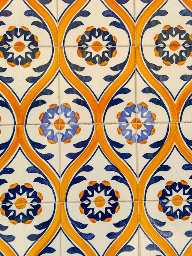 Geometric patterned tiles