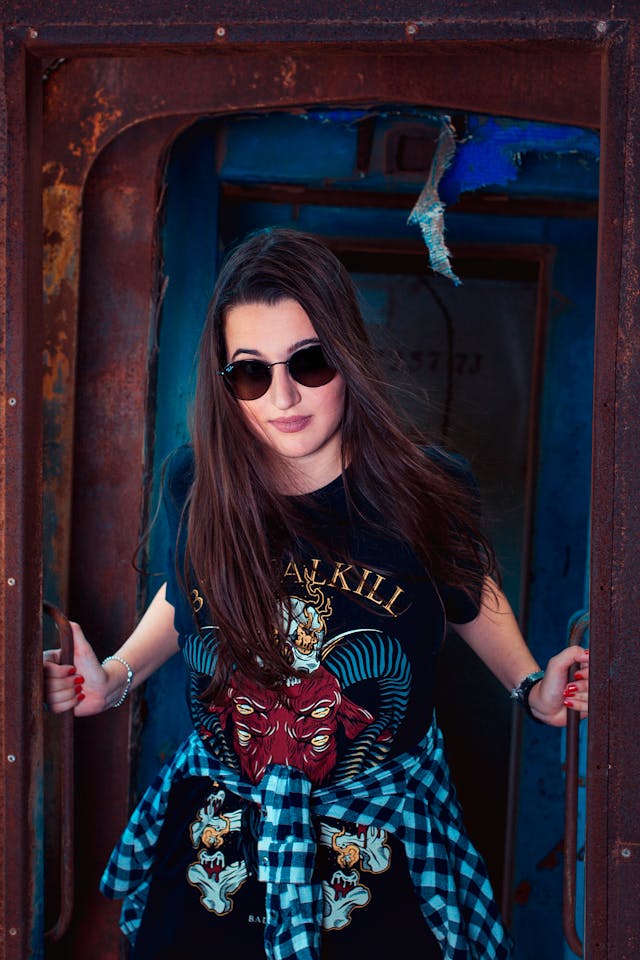 Grunge: Explore the History of Alternative Style to Find Your Grunge Style Roots