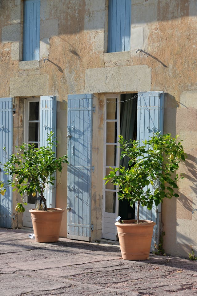 Provencal architecture details
