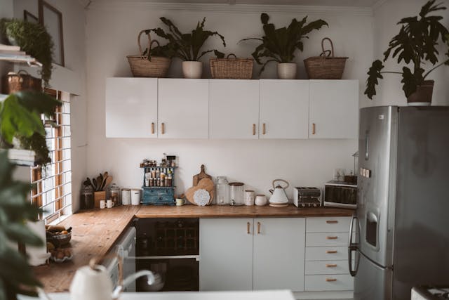 How to Style the Space Above Kitchen Cabinets: Easy Farmhouse Décor Ideas